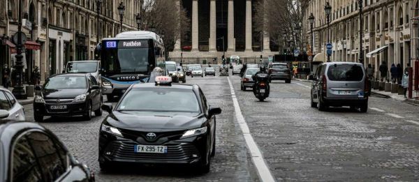 Top astuces pour réussir votre conduite en voiture à Paris